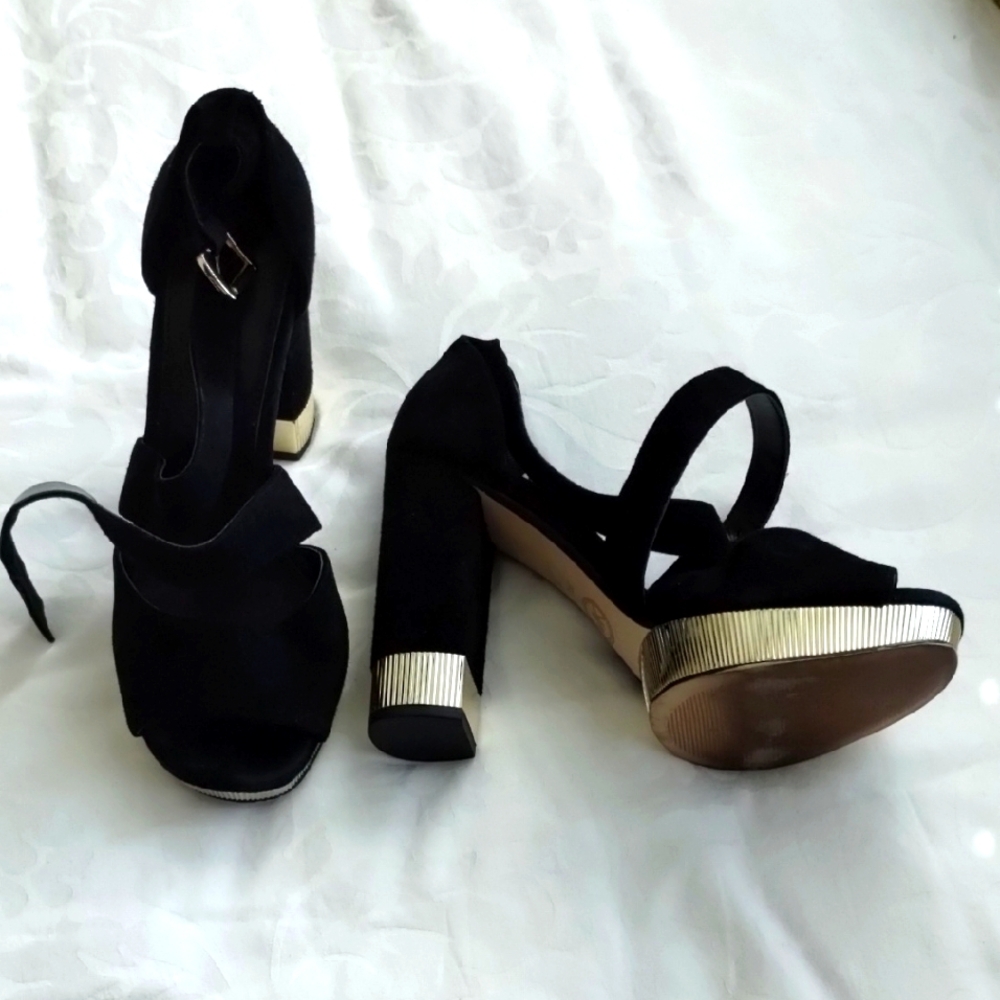 Michael Kors Size 7 Gold Accent Elegant Black  Women's Heels